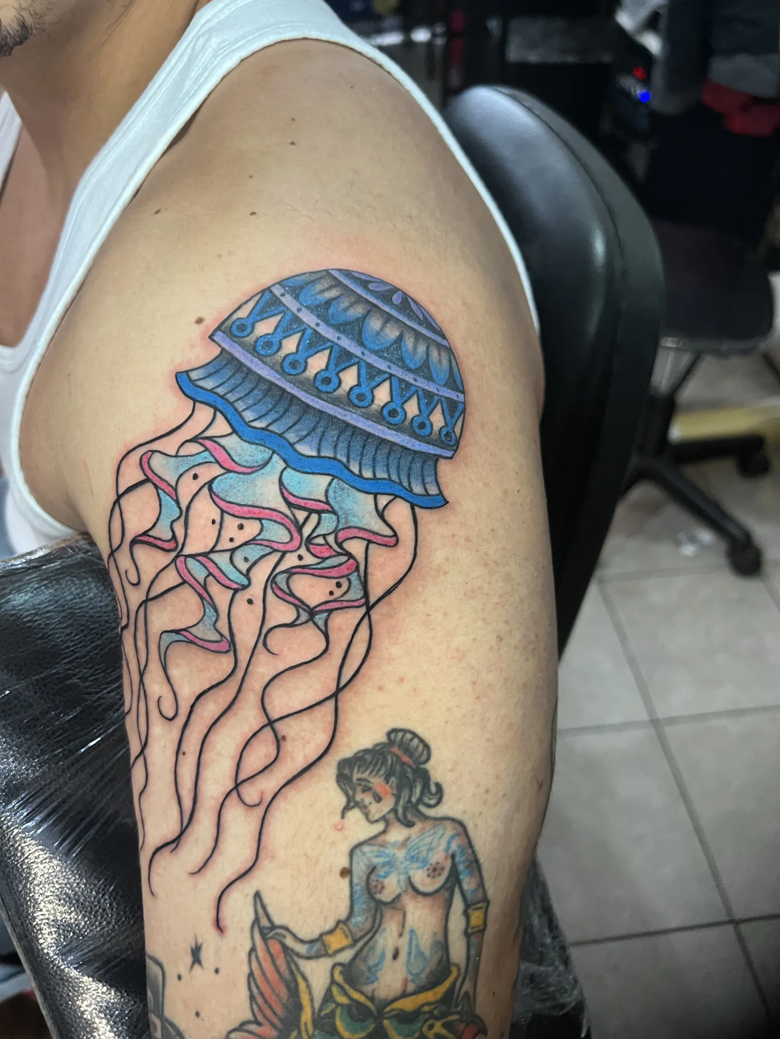 Tatuaje Neo-tradicional por Holly Tattoo 13 — pieza 03